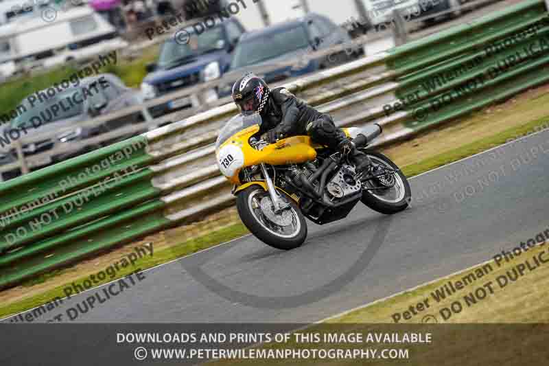 Vintage motorcycle club;eventdigitalimages;mallory park;mallory park trackday photographs;no limits trackdays;peter wileman photography;trackday digital images;trackday photos;vmcc festival 1000 bikes photographs